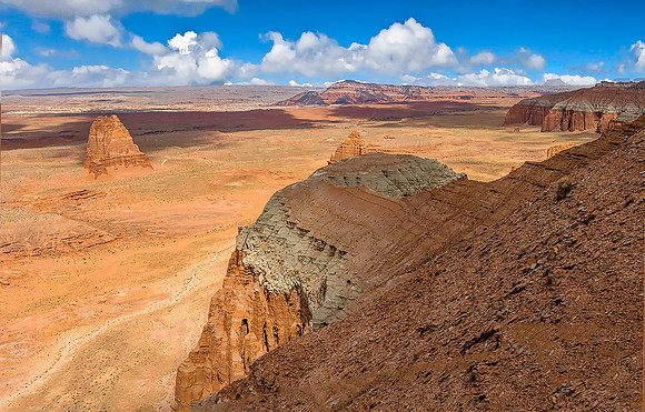 Cathedral Valley 5030057merge