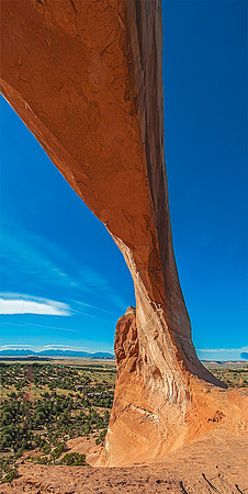 Wilson Arch, south of Moab, Utah 7416