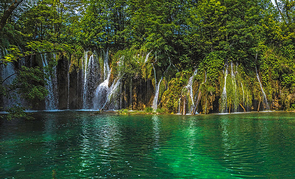 Plitvice Lakes National Park 01299merge