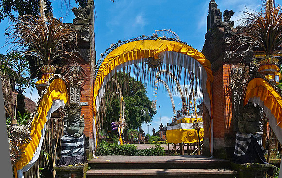Temple decorated for festival 1122