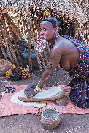 Mursi village 07497