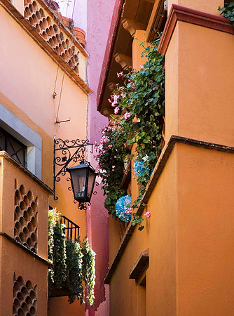 Callejon del Beso (Alley of the Kiss), Guanajuato 2515