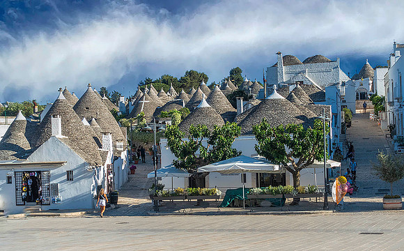 Trulli houses in Alberobello07285merge
